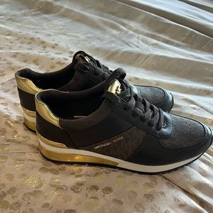 Michael Kors Sneakers.